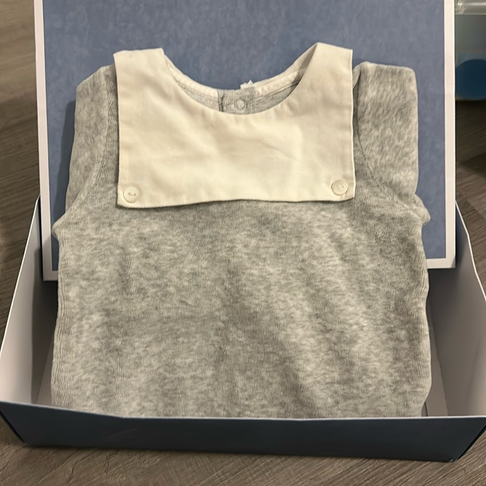 Adorable unisex Jacadi velour footie with with attached white bib